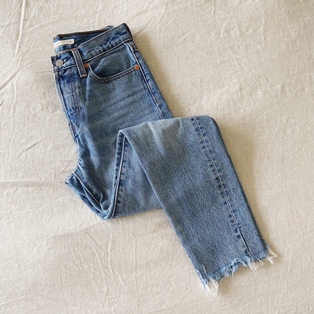 Levi’s Wedgie Frayed Jeans